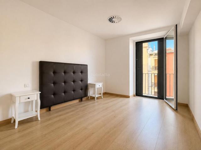 Ático en venta en Reus, Centre. Ático reformado con espectacular terraza de 40 m2 en pleno centro de Reus. Áticos.