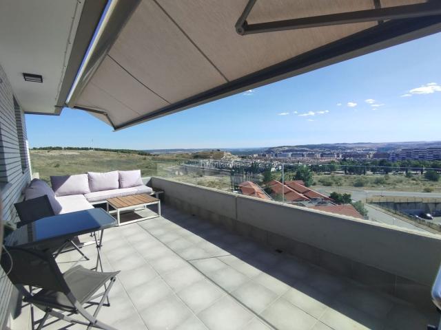 Ático en venta en Rivas Vaciamadrid, Centro. Exclusivo ático dúplex de diseño, luz y confort con dos terrazas. Áticos Rivas.