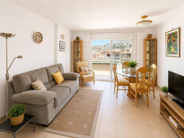 Ático en venta en Roses, Centre Costa Brava. Ático dúplex en venta en el centro de Roses, a 100 m de la playa y del puerto. Áticos.