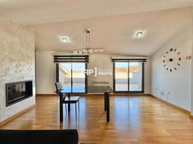 Ático en venta en Rosselló. ATICO DUPLEX INVERTIDO EN VENTA EN ROSSELLO. Áticos.