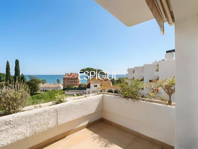 Ático en venta en Sant Andreu de Llavaneres, Can Sans. Bonito triplex totalmente reformado con vistas al mar en Llavaneres. Áticos Sant Andreu de.