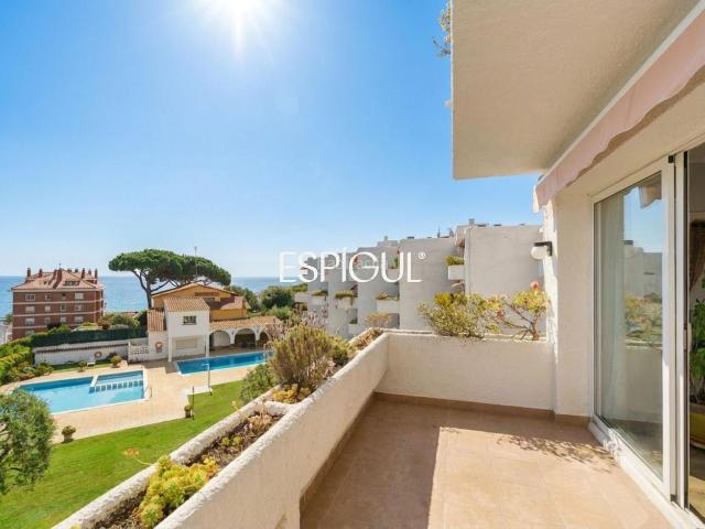 Ático en venta en Sant Andreu de Llavaneres, Can Sans. Bonito triplex totalmente reformado con vistas al mar en Llavaneres. Áticos Sant Andreu de.