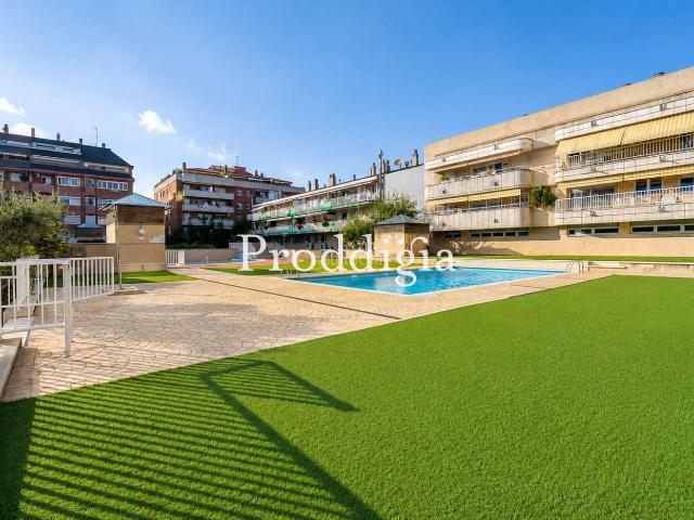 Ático en venta en Sant Cugat del Vallès, El Coll. Ático esquinero de 2 habitaciones dobles con 2 baños en Torreblanca. Áticos Sant Cugat del.