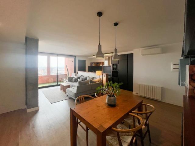 Ático en venta en Sant Joan Despí, Sant Joan TV3. Piso totalmente reformado. Áticos Sant Joan.