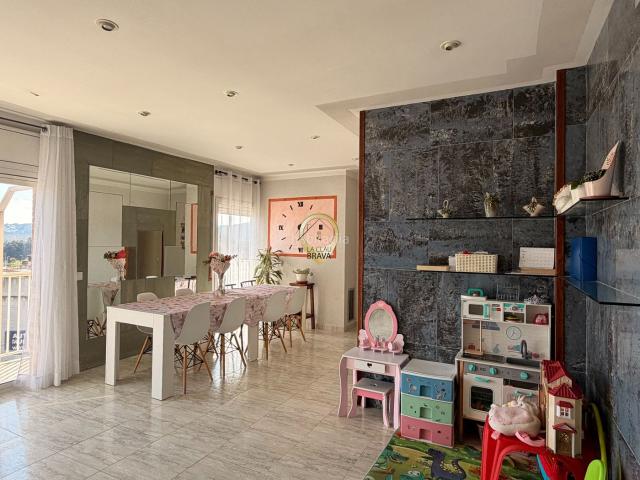 Ático en venta en Santa Cristina d´Aro, Santa Cristina Poble. La amplitud de una casa, en un gran ático de Santa Cristina d'Aro. Áticos Santa Cristina.