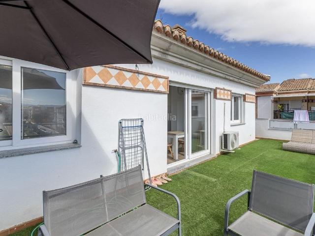Ático en venta en Santa Fe. Descubre este impresionante ático reformado ubicado en la zona noroeste de Vega de Granada, ideal para disfrutar del confort y tra. Áticos Santa.