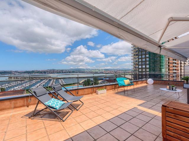 Ático en venta en Santurtzi, Larrea San Juan de Dios Peñota. Atico panorámico frente al mar, con dos viviendas independientes y terrazas chill out de gran tamaño frente al mar. Áticos.