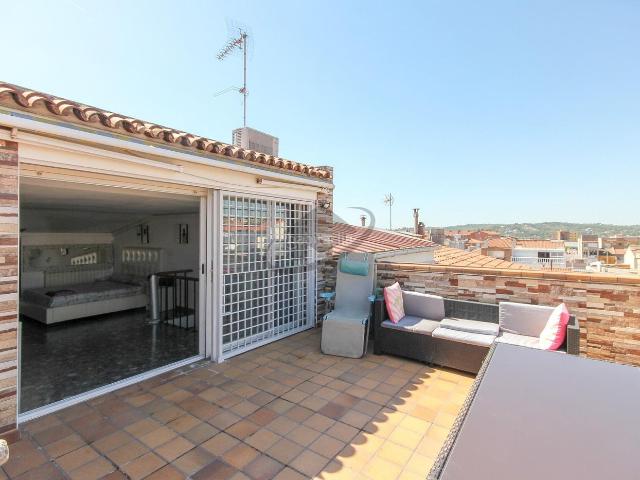 Ático en venta en Sabadell, Creu de Barberà. EXCLUSIVO ÁTICO CON TERRAZA ORIENTADO A SUR EN LA CREU DE BARBERÀ. Áticos.