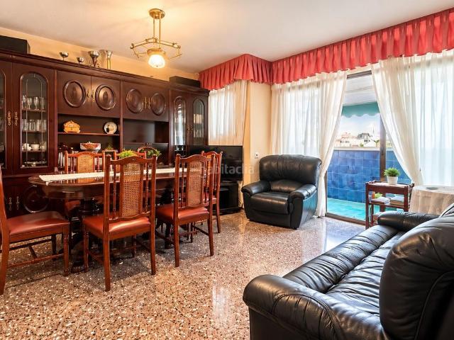 Ático en venta en Sabadell, Sol i Padrís Sant Oleguer. Fantástico ático exterior de 3 habitaciones con gran balcón en la zona de Sol i Padris. Áticos.
