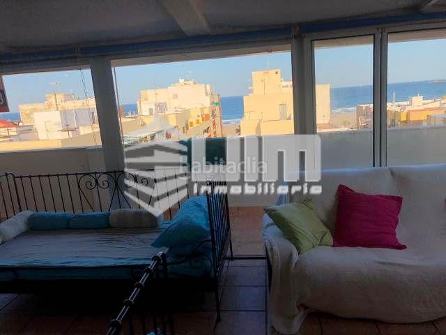 Ático en venta en Sagunt, Las Islas. Ref 28272ATICO REFORMADO EN VENTA EN PUERTO DE SAGUNTO, DE 200 m, EN 8ª PLANTA, CON ASCENSOR, 3 HABITACIONES, 2 BAÑOS, AMUEBLADO. Áticos.