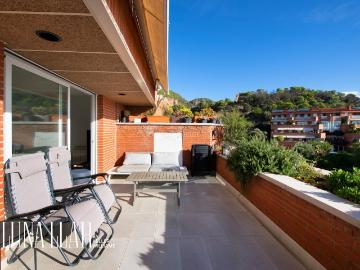 Ático en venta en Sitges, Les Botigues de Sitges Costa Dorada. ÁTICO DÚPLEX CON VISTAS AL MAR. Áticos.