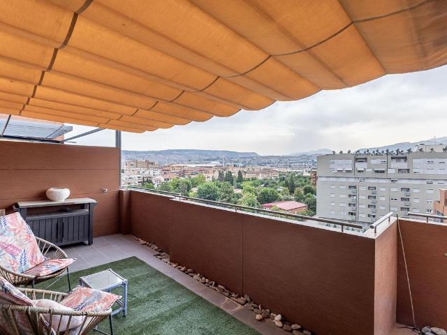 ÁTICO EN ALQUILER EN URBANIZACIÓN