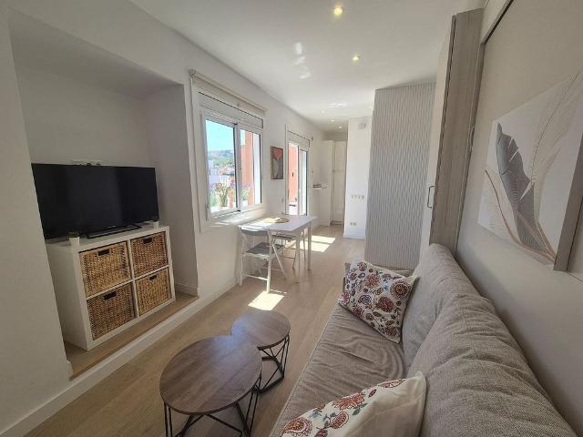 Ático en alquiler en avenida De Manuel Girona, Castelldefels, de 18 m² 1 habitación por 1.000