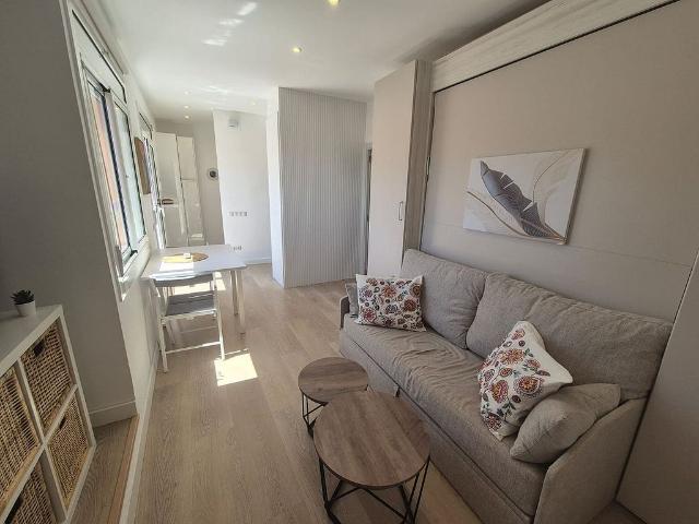 Ático en alquiler en avenida De Manuel Girona, Castelldefels, de 18 m² 1 habitación por 1.000