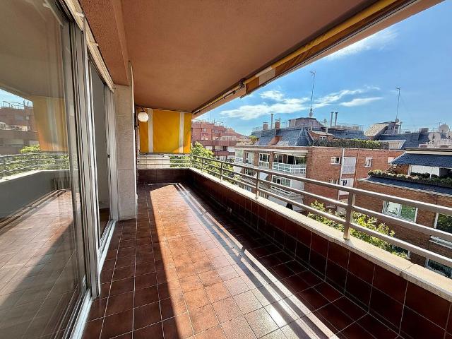 Ático en alquiler en calle Alt de Gironella, Barcelona, de 213 m² 5 habitaciones por 5.100
