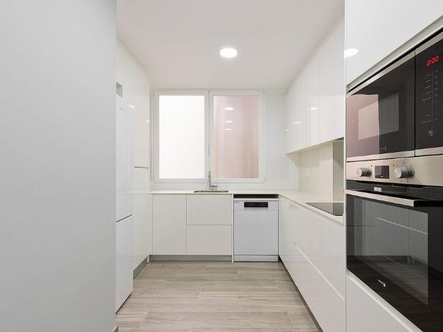 Ático en alquiler en calle CL Rocafort, Barcelona, de 113 m² 3 habitaciones por 2.600