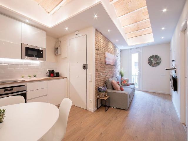 Ático en alquiler en calle De Torns, Barcelona, de 60 m² 4 habitaciones por 2.600
