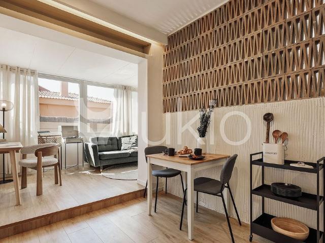 Ático en alquiler en calle De la Travessia, Barcelona, de 50 m² 1 habitación por 2.720