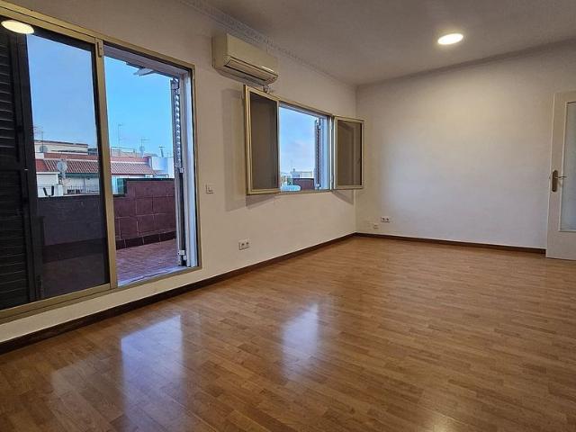 Ático en alquiler en calle De Mallorca, Barcelona, de 97 m² 3 habitaciones por 1.790