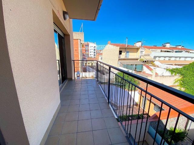 Ático en alquiler en calle De Pau Rigalt, Sabadell, de 56 m² 1 habitación por 904