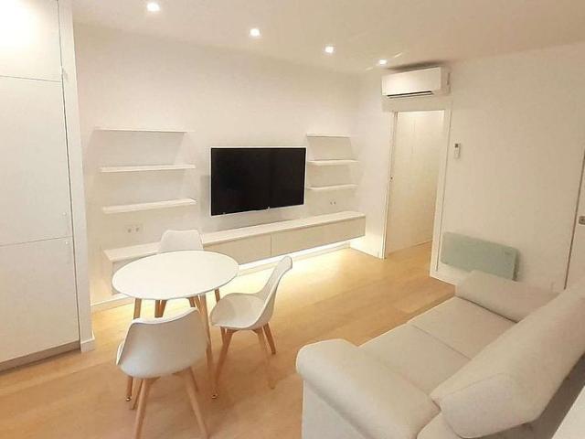 Ático en alquiler en calle De Sant Pere Mitjà, Barcelona, de 44 m² 1 habitación por 1.800