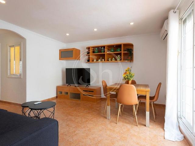 Ático en alquiler en calle De Santa Gemma, Barcelona, de 44 m² 2 habitaciones por 1.395