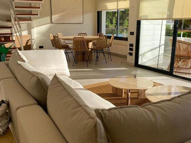 Dúplex en alquiler en calle D'enric Morera, Sitges, de 120 m² 4 habitaciones por 3.290