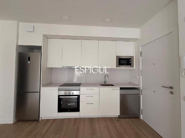Ático en alquiler en calle Del Rosselló, Girona, de 63 m² 3 habitaciones por 1.300