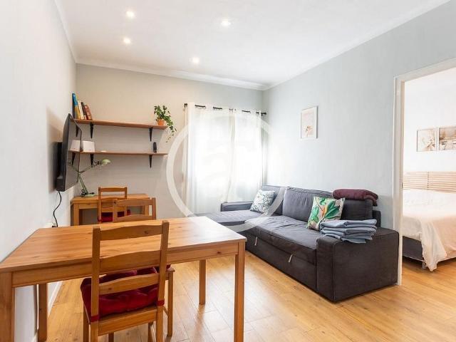 Ático en alquiler en calle Dels Cortada, Barcelona, de 54 m² 2 habitaciones por 1.190