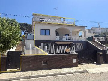 Ático en alquiler en calle Josep Maria Folch i Torres, Sant Fost de Campsentelles, de 87 m² 3 habitaciones por 1.450