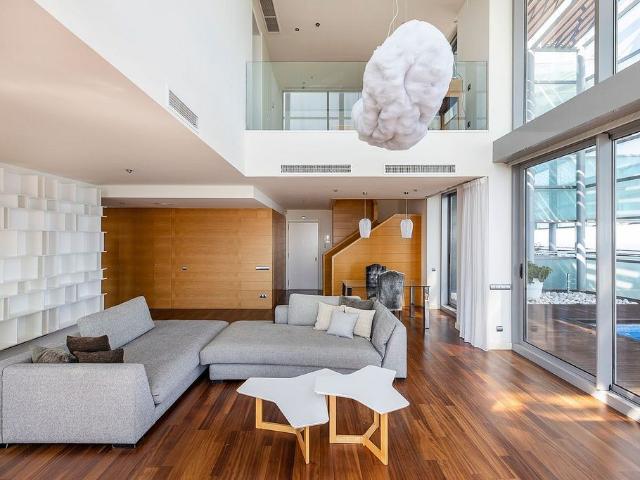 Ático en alquiler en plaza De Llevant, Barcelona, de 163 m² 3 habitaciones por 10.000