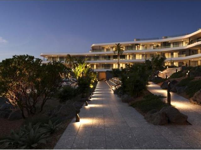 Atico en Costa Adeje 3 dormitorios terraza, solarium y vistas 360º al mar