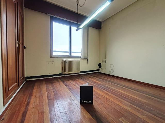 Atico en pleno centro de Logroño, ideal para vivienda o para oficinas de trabajo.