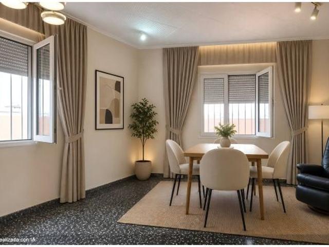 ¡Ático espectacular con terraza de 70 m2 y vistas únicas en Valencia!