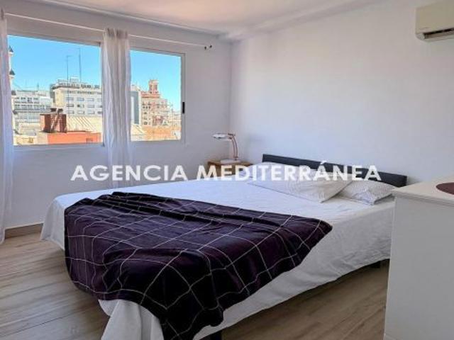 ÁTICO ESTUDIO CON TERRAZA A ESCASOS METROS DE LA PLAZA DE AYUNTAMIENTO