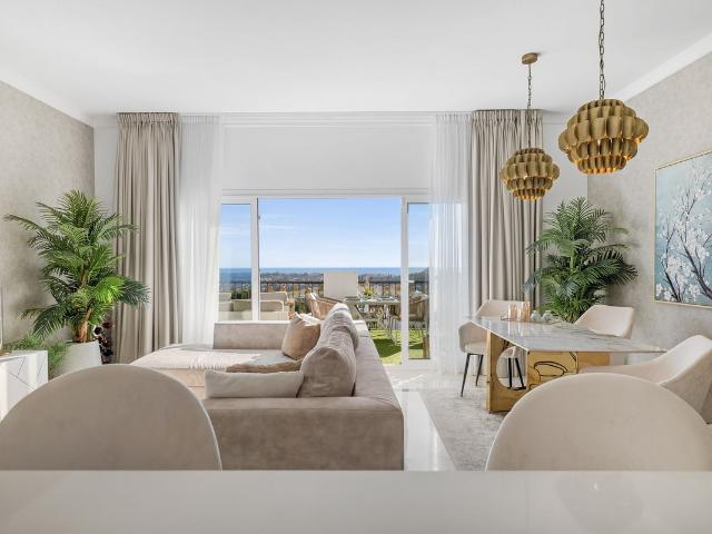 Ático excepcional de 3 habitaciones en venta en El Paraíso Alto Benahavis