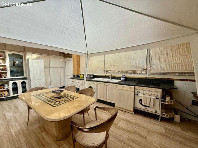 ÁTICO EXCLUSIVO DE 390 m2 CON SOLÁRIUM PRIVADO Y VISTAS AL MAR – INVERSIÓN Y HOGAR EN UNO