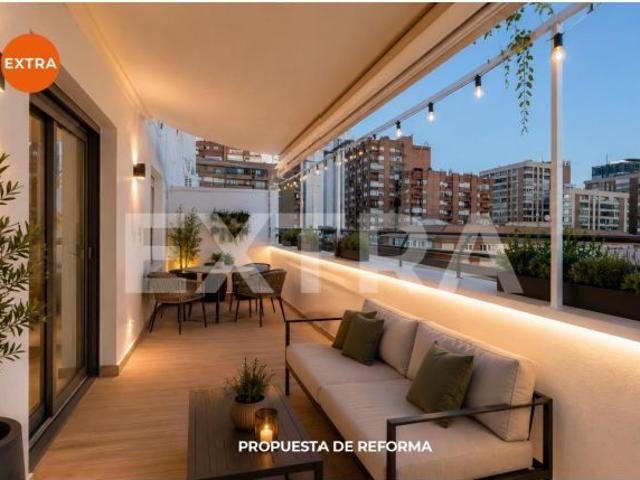 ÁTICO EXCLUSIVO EN LA CALLE REINA MERCEDES