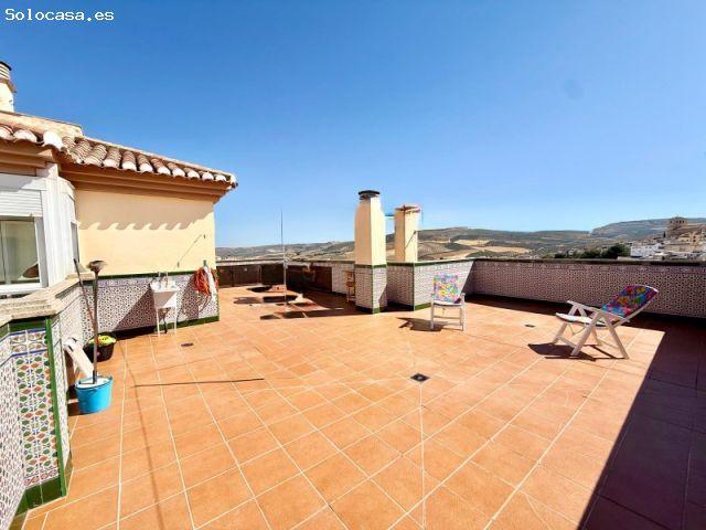 Ático luminoso con gran terraza, vistas despejadas en Alhama de Granada