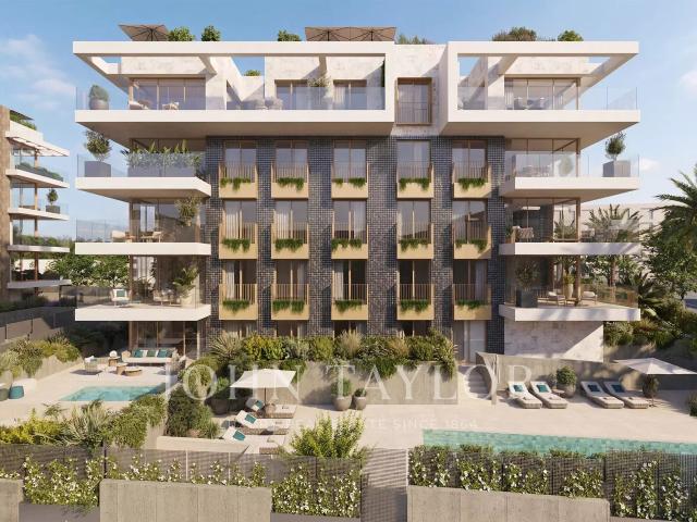 Ático nuevo excepcional con terraza amplia, doble plaza de aparcamiento y trastero