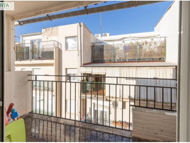 Ático reformado con ascensor, terraza y chimenea, listo para entrar a vivir