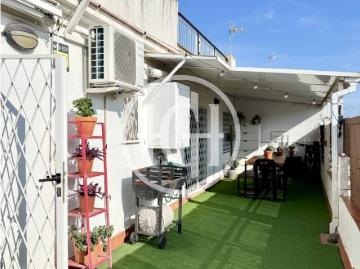 Ático reformado de 100 m² con gran terraza privativa junto al Río Besòs