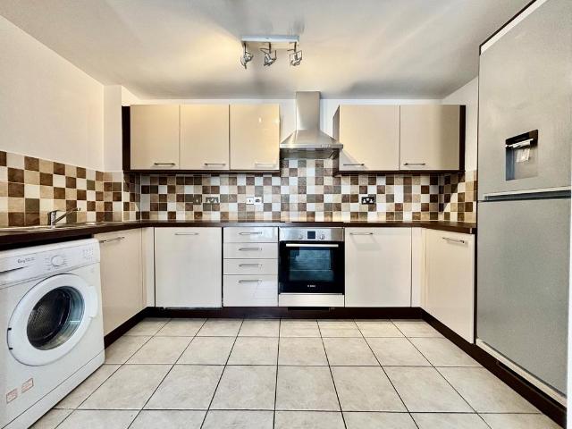 Atkins Gate, Gillingham, ME8 2 bed apartment to rent £1,300 pcm £300 pw
