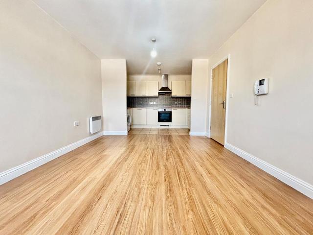 Atkins Gate, Gillingham, ME8 2 bed apartment to rent £1,300 pcm £300 pw