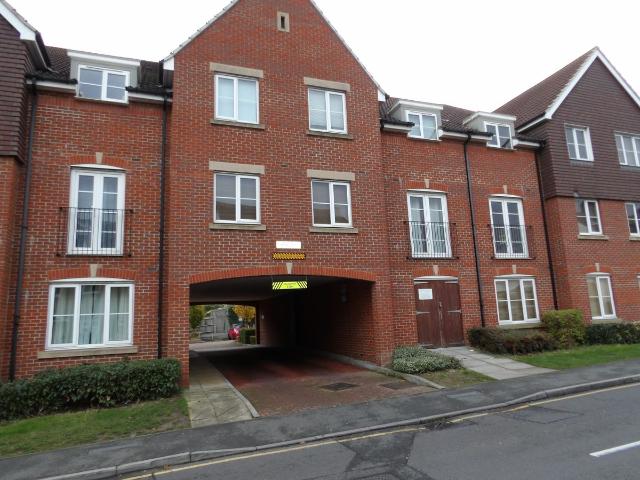 Atkins Gate, Gillingham ME8, 2 bed property to rent, £1,300 pcm | PrimeLocation