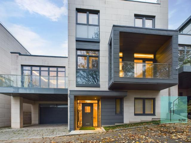 Atkinson Close, London SW20 5 bed detached house to rent £15,000 pcm £3,462 pw