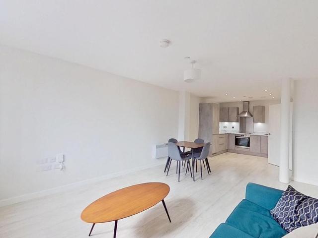 Atkinson Street 2 bed flat to rent £1,275 pcm £294 pw