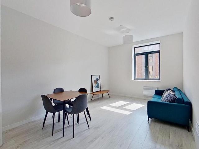 Atkinson Street 2 bed flat to rent £1,325 pcm £306 pw
