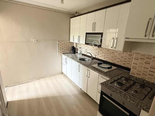 Atlantis Avm Metro Yakını Asansörlü Boyalı Ara Kat Kiralık 3+1