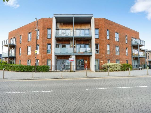 Atlas Way, Oakgrove, Milton Keynes, MK10 2 bed flat to rent £1,650 pcm £381 pw